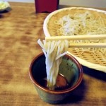 三たてそば 長畑庵 - つゆを付けて。