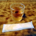 三たてそば 長畑庵 - お水とおしぼり。