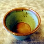 三たてそば 長畑庵 - つゆは、結構塩気が多いです。