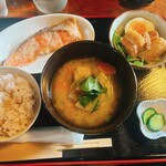 蔵元ごはん&カフェ 酒蔵 櫂 - ご飯茶碗より大きい粕汁!!