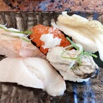 海鮮アトム 和田店 - 私が食べた冬の五貫盛り。炙り金目鯛、すじこ、白菜漬け、ぶり、蒸し牡蠣。