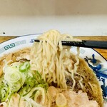 八屋 - 【正油ラーメン＝細麺変更】