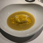 レフェルヴェソンス - クエの乳清ポシェ　木の子とポロ葱のソース　菊花出汁