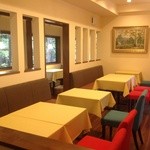 和とシンプルフレンチ　童心茶屋 - 明るく開放的なテーブル席