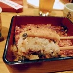 魚登久 - みりんの香りがしてきます。