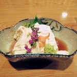 魚登久 - 湯波刺し　840円