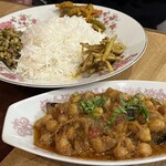 チーニーカリー - ひよこ豆とナスのカレー、ゴボウのアチャール追加。