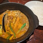 Kari Ando Kare Pan Temma - 骨付きチキンとたっぷり野菜のスープカレー