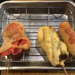 Kushikatsu Dengana - 紅生姜（１４０円）、牛肉（１４０円）、ウインナー（１４０円）