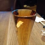TEPPANYAKI 10 GINZA - ノンアルコールのスパーリング:表面張力ギリギリまで注いでくれます