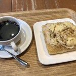 ヴァン ドゥ リュド - オニオンツナメルト？とコーヒー