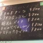 bistro D - カウンター上に掛けてあるボードのメニュー。
      この日のメニューはこんな感じ。パスタの種類が多いね～