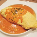 bistro D - 続いて、トロトロオムレツ。
      名前のとおり、玉子がふわふわでトロトロ～
      どうやったらこんな風に焼けるんだろうって思っちゃう。
      かかっているソースもコクがあってとっても美味しかったです。