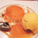 bistro D - デザートも注文してみたよ。自家製プリン。
      アイスも付いていてお得だね～