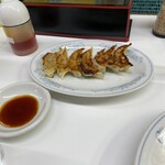 中華軽食 三八 銅座店 - 肉汁が口いっぱいに広がります。小ぶりなのでビールのつまみなら3皿はいけます。
