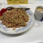 中華軽食 三八 銅座店 - チャーハンではなく、焼き飯です。甘めの醤油ダレの香ばしさがたまらない。スープも絶品！
