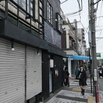 弘明寺丿貫 - 店舗。(黒い壁の店)