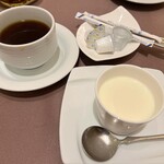 Honkon Ichi Kyuu Kyuu Nana - ■自家製デザート(杏仁豆腐)
      ■コーヒー