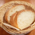 ラ スフォリーナ - パスタランチ 1100円 のパン