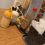 洋食亭かつ貴 - 調味料たち