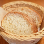 ラ スフォリーナ - パスタランチ 1100円 のパン