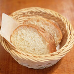 ラ スフォリーナ - パスタランチ 1100円 のパン