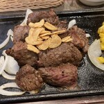 BEEF IMPACT 伏古店 - 乱切りステーキ
