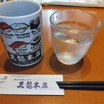 Washoku Sushi Dainingu Tenryuu Honten - お茶とお冷や