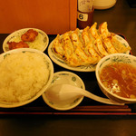 日高屋 - ...「W餃子定食（600円）+ライス大盛（0円/モリモリサービス券）」、兎に角食べたい時はコレ！