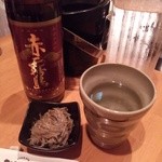 ながぐつ - 付きだしと赤霧島ボトルで。