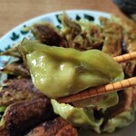 手包餃子 餃 - モチモチの皮、里芋の食感が斬新