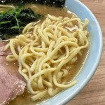 224156695 - 酒井製麺の中太麺。