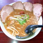 ラーメン厨房 大 - 料理写真:辛みそらーめんにチャーシュートッピング