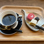 Cafe CoCo - サービスで頂いたホットコーヒーとケーキ