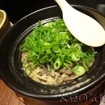ホルモン在市 - 九条ネギと飛騨牛の土鍋ごはん(￥2,400)