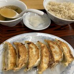 ぎょうざの満洲 - 焼餃子とライス(普通サイズ)
            　スープ・漬物付き500円（税込）