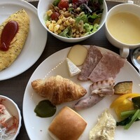 ザ・テラス - オムレツやサラダ、チーズにクロワッサン