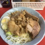 Ramen Fujimaru - 汁なし半分各種コール♪ 汁なしは長葱とフライドオニオンが乗るのが嬉しい。二郎だと生卵がデフォルトで乗る事が多いが、富士丸はゆで卵ってスタンス。