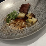 Grand rocher - 絶妙な火入れ加減のカモ肉に手が止まらずw