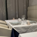 Grand rocher - 内観(テーブル席)