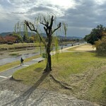 ファーマーズ - お店近くの鴨川