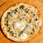 Salsiccia（意大利菜香肠）和 Mibu 蔬菜披萨