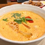 Mandara - ココナツスープ、唐揚げホルモン