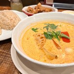 曼荼羅 - ココナツスープ、唐揚げホルモン、玄米1.5盛、チーズトッピング