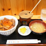 ぶた丼のとん田 - ロース・バラ盛り合わせ990円