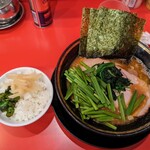 横浜家系ラーメン 大輝家 - ラーメン並800円＋ツイッターフォロー無料ニラ＋無料ライス