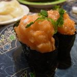 根室花まる - サーモンの中落ち　１３６円