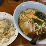 中華料理大吉亭 - 半チャーハン＆ラーメン