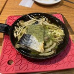 湘南バルはなたれ The Fish and Oysters - 鯖とキノコのアヒージョ。まあまあ