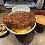 Tonkatu marushiti - 焼きカツ丼（特上）